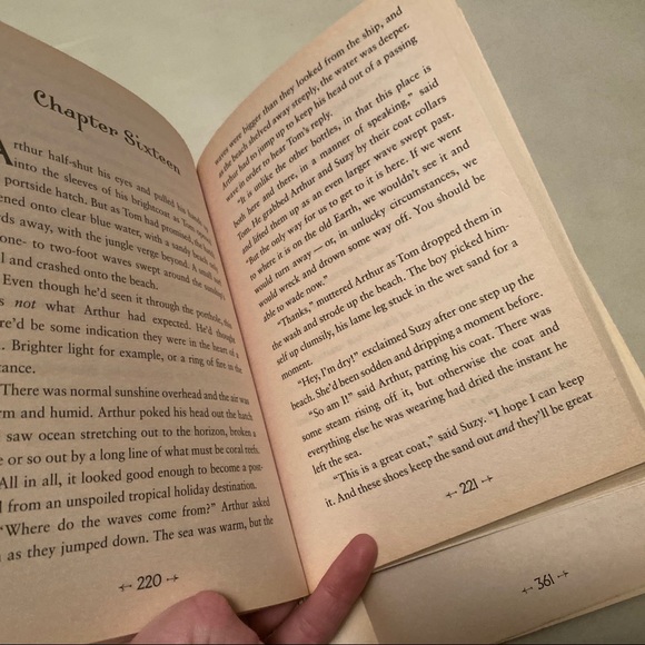 π2/20 Set of 2 YA Novels Garth Nix Keys to the Kingdom Fantasy Teen Book Series - Picture 7 of 8